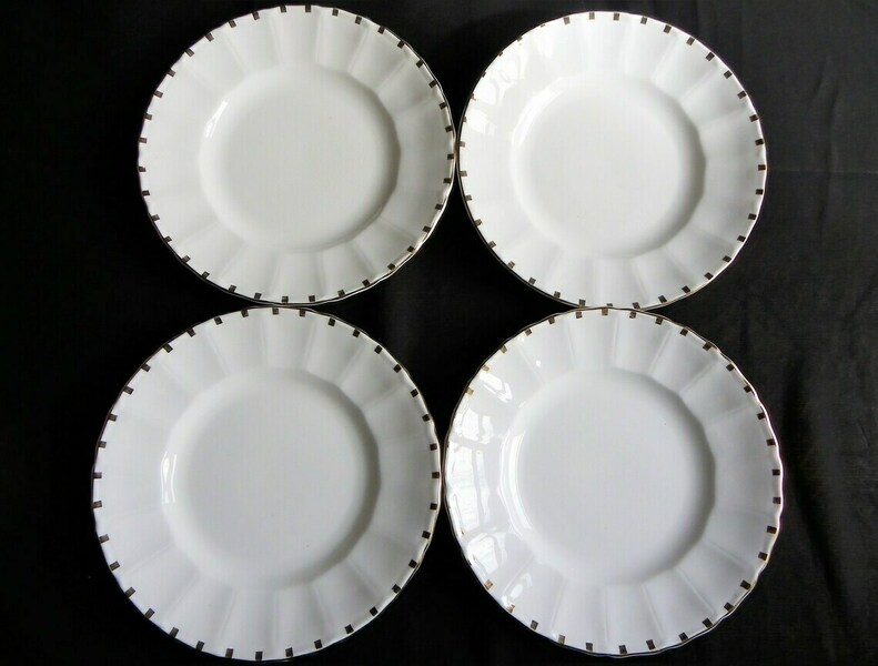 4 Matching Vintage Salisbury Bone China White Tea Plates With Gilt