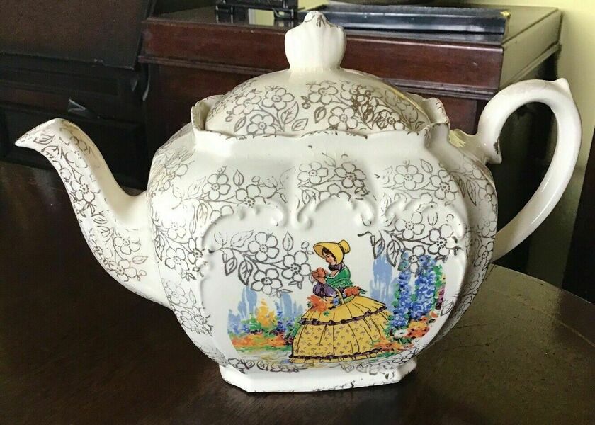 Vintage Sadler Crinoline Lady Cube Teapot 6.5” X 9” Vinterior