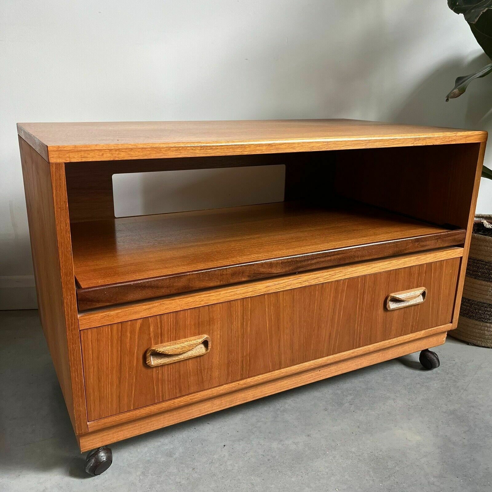 Vintage Teak Tv By V. Wilkins For Gplan, England 1960s Vinterior