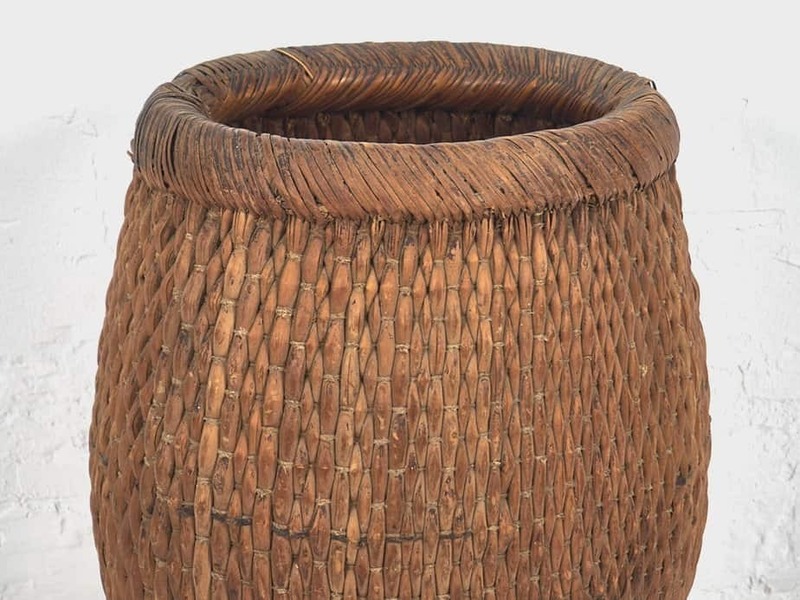 Antique Fisherman's Basket Vinterior