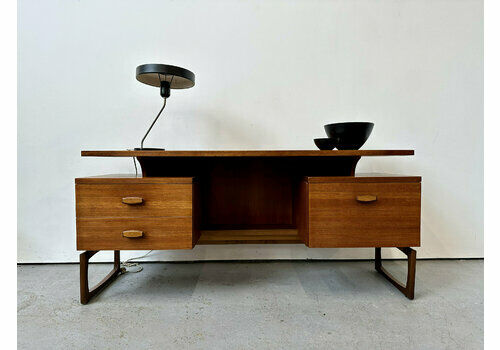 Vintage 1960s G Plan Quadrille Floating Top Teak Desk. Retro Danish Mid Century