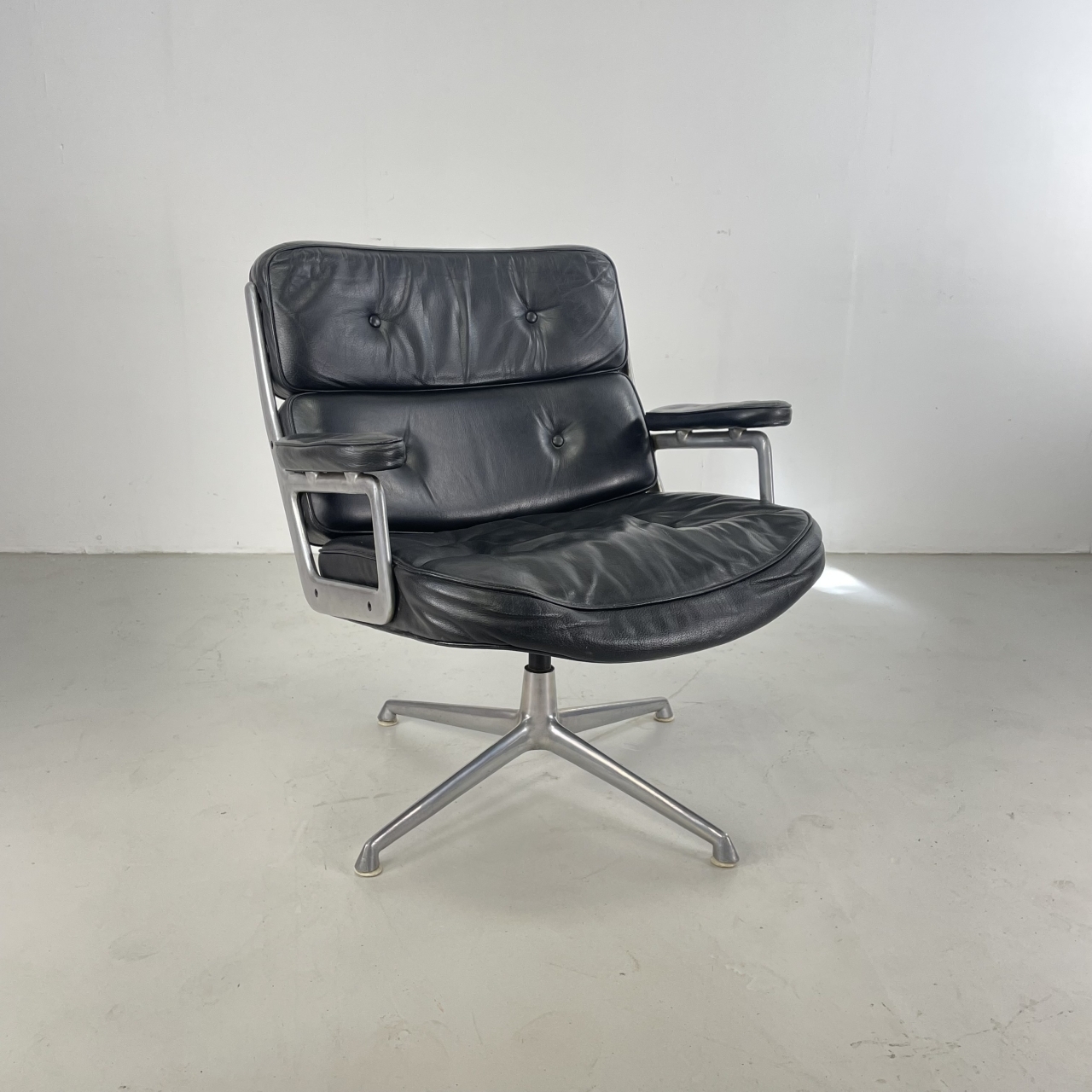 Charles Eames Herman Miller Time Life Lobby Chair In Black Leather