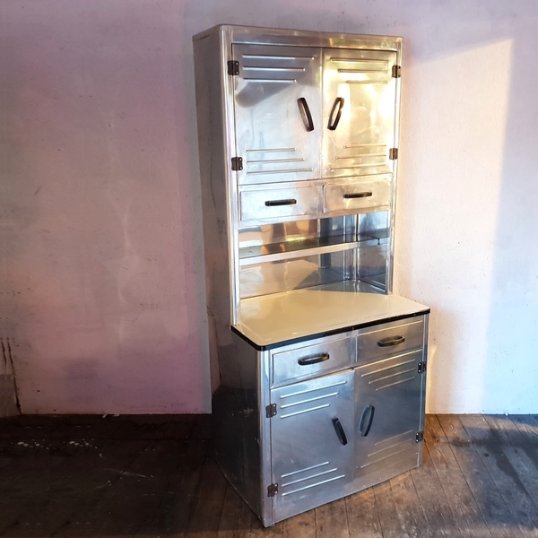 1950's Aluminium Kitchen Vinterior