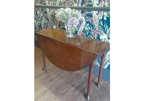 Beautiful Elegant George II Mahogany Gateleg Table