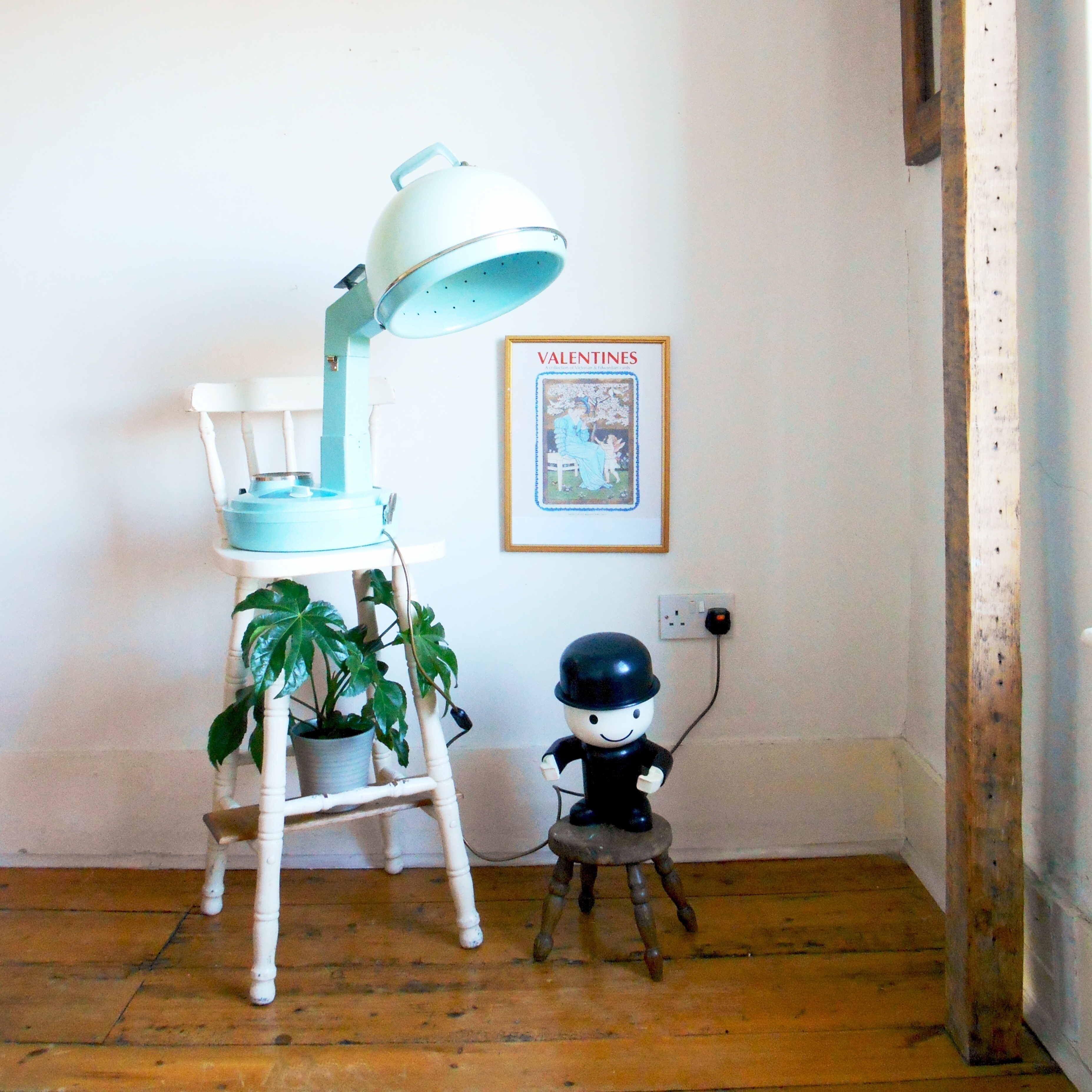 A Vintage Lady S Consolette Hairdryer Repurposed Into Unique Table Lamp