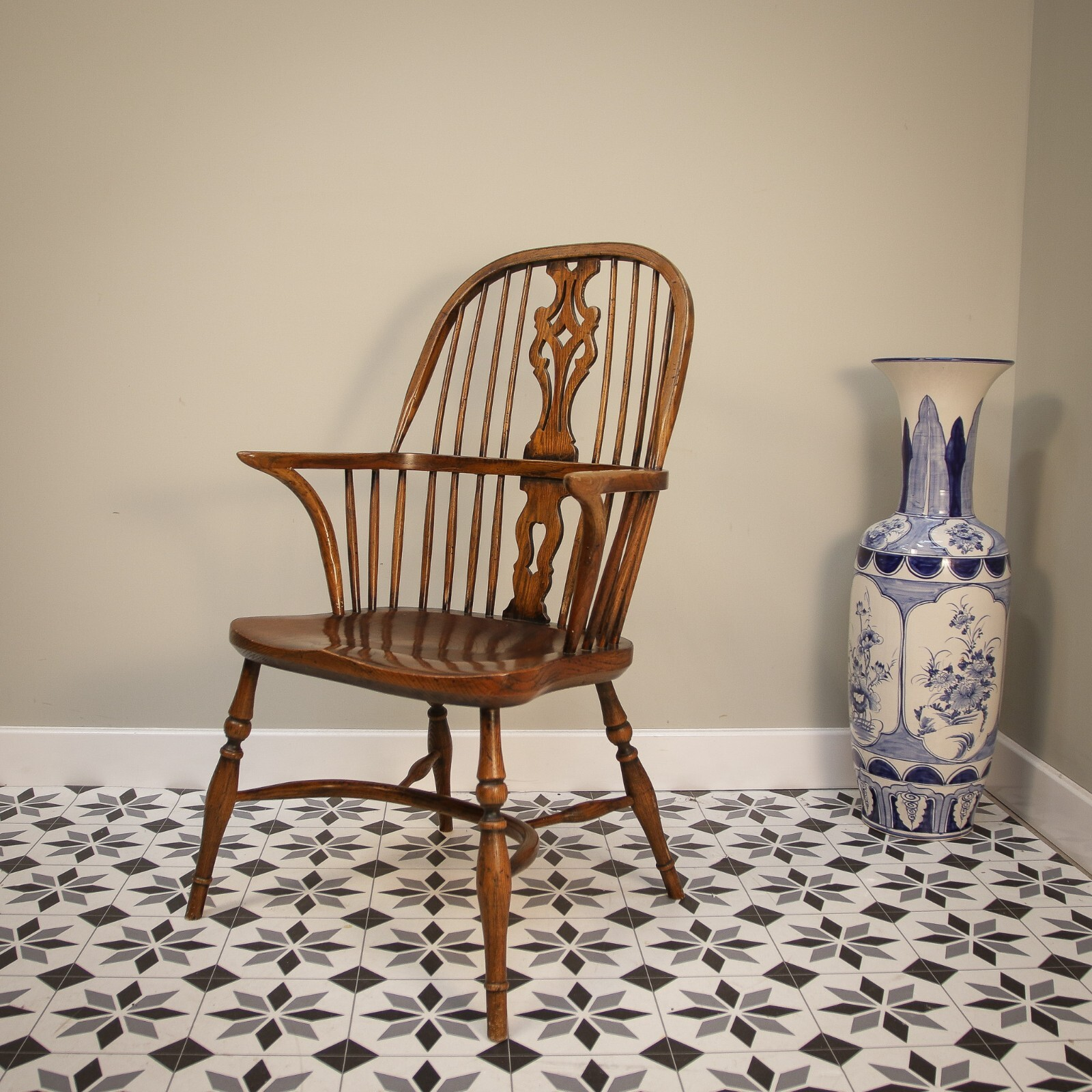 Windsor Chair In Elm 19th Century Style Crinoline Stretchers
