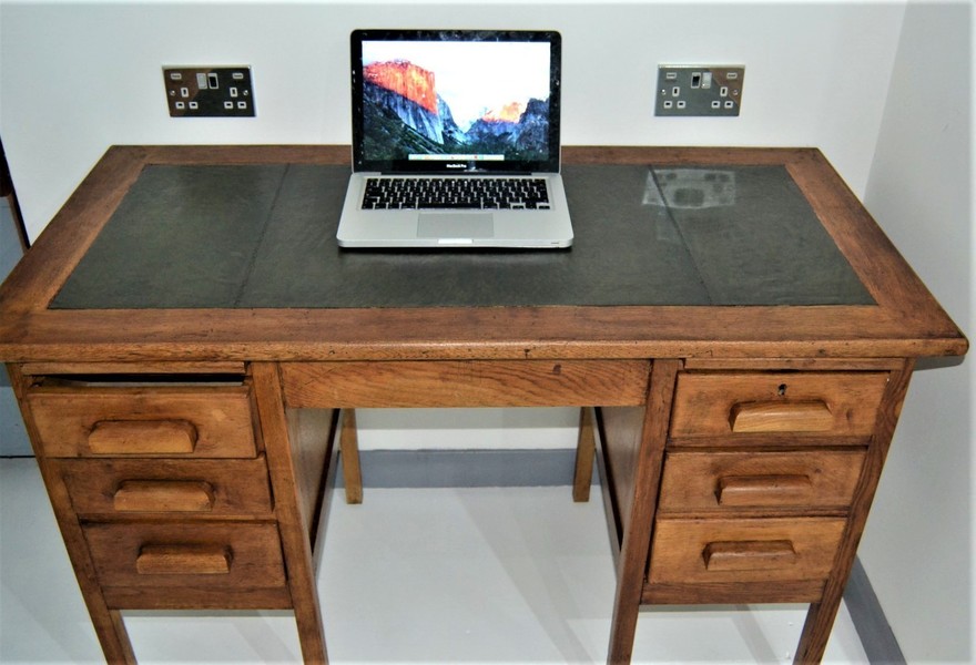 Antique Oak And Leather Top Office Desk Workstation Vinterior Antique Oak And Leather Top Office Desk
