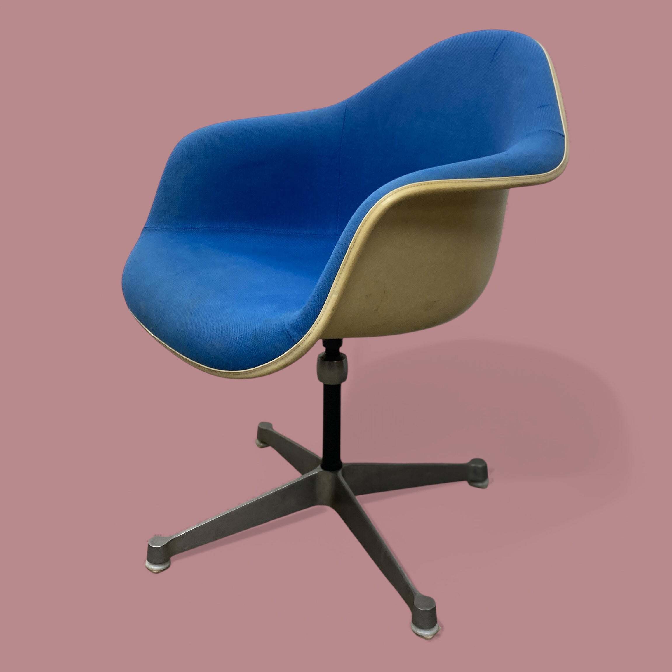 Herman Miller Eames Shell Chair | Charles & Ray Eames | Herman Herman Miller Eames Shell Chair | Charles & Ray Eames | Herman