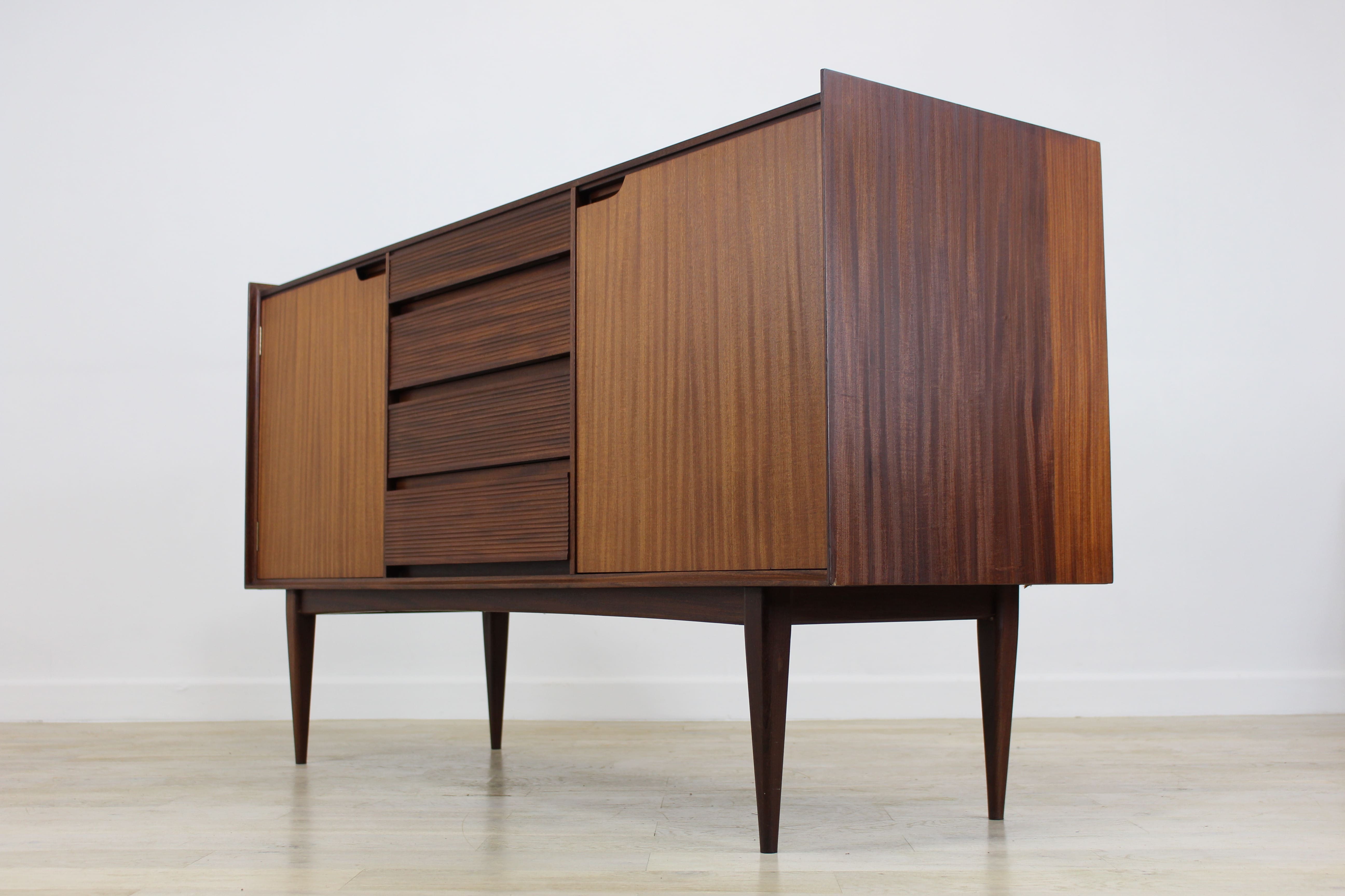 英国アンティーク　Fyne Ladye music cabinet オーク材 Fyne Ladye Furniture For Sale | Vinterior