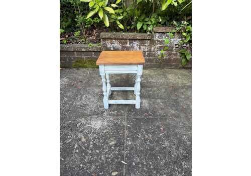 Vintage Dinky Solid Oak Table, Plant Stand, Small Side Table, Lamp Table, Quality Vintage Table (31 X 40 X 24)
