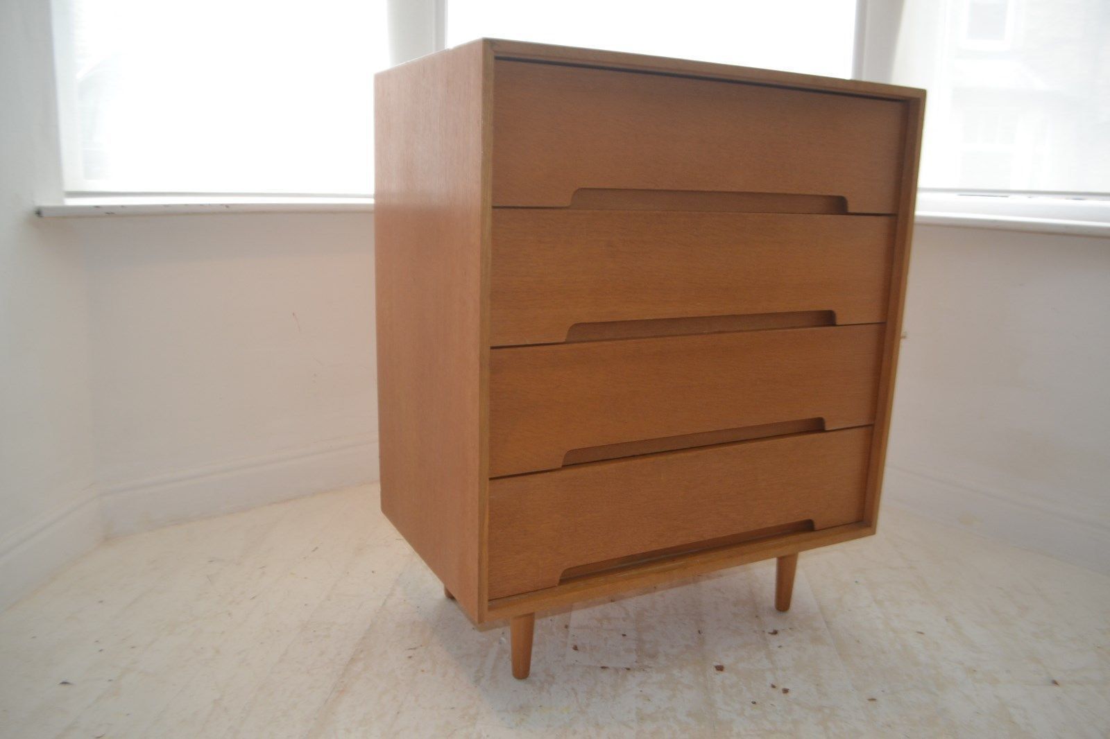 Stunning Vintage Stag John Sylvia Reid Light Oak Chest Of