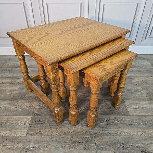 Vintage Nest Of 3 Oak Wooden Coffee Side Lamp Tables Turned Wood Retro Nesting photo furniture