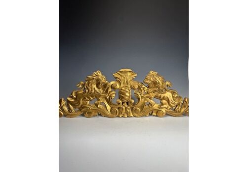 Italian Giltwood Lion Pediment, 18th Century – Hand Carved Antique Décor
