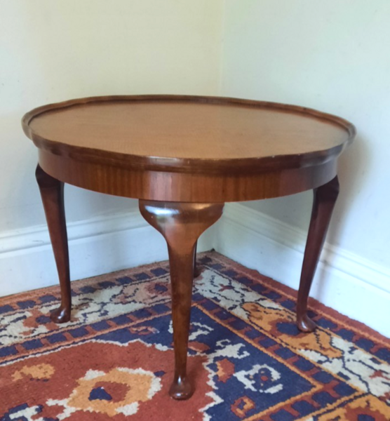 Vintage Antique Round Mahogany Side Table Lamp Table With Piecrust Edge photo for sale