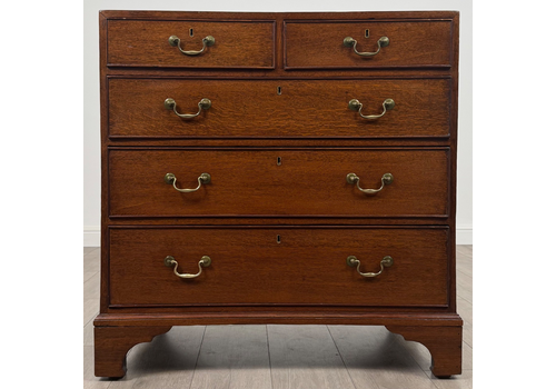 Antique 18th Century Fine Quality Chest Of Drawers In Oak