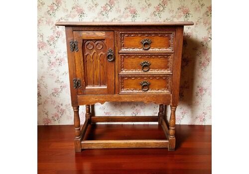 Antique Style Oak Bedside Cabinet / C1970 / Free Delivery