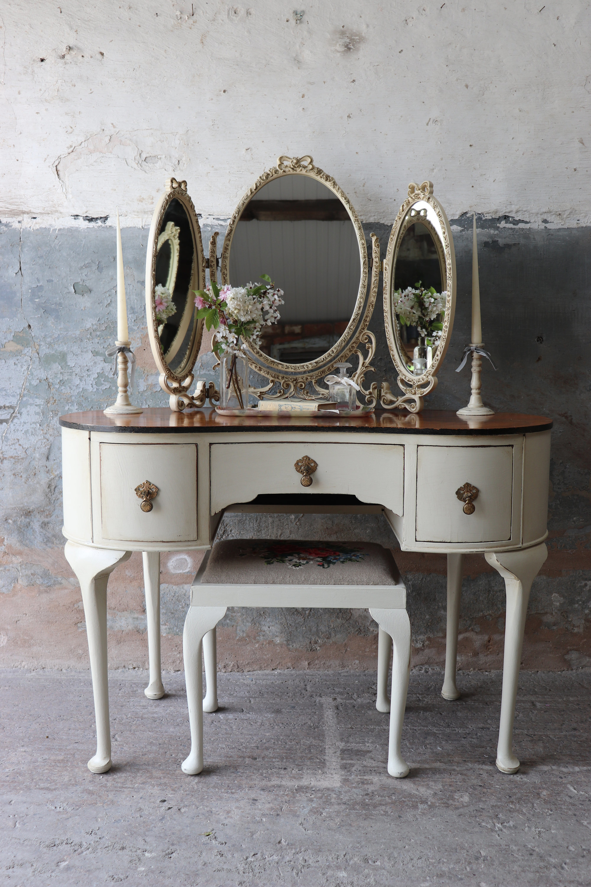 Lovely Linen Painted Vintage 1940s Kidney Shaped Walnut Dressing Lovely Linen Painted Vintage 1940s Kidney Shaped Walnut Dressing Table Vinterior