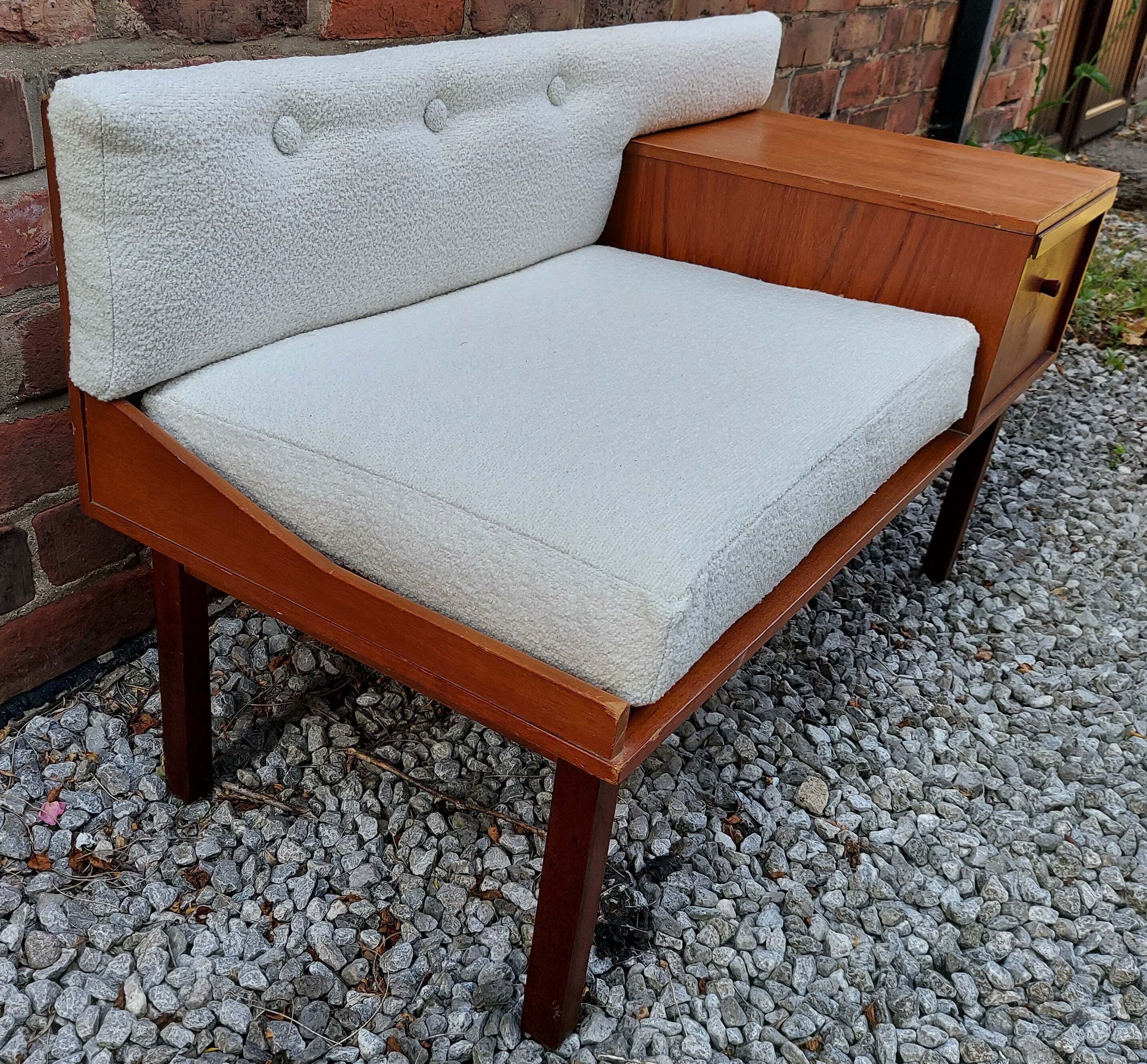 Chippy Telephone Seats For Sale | Vinterior