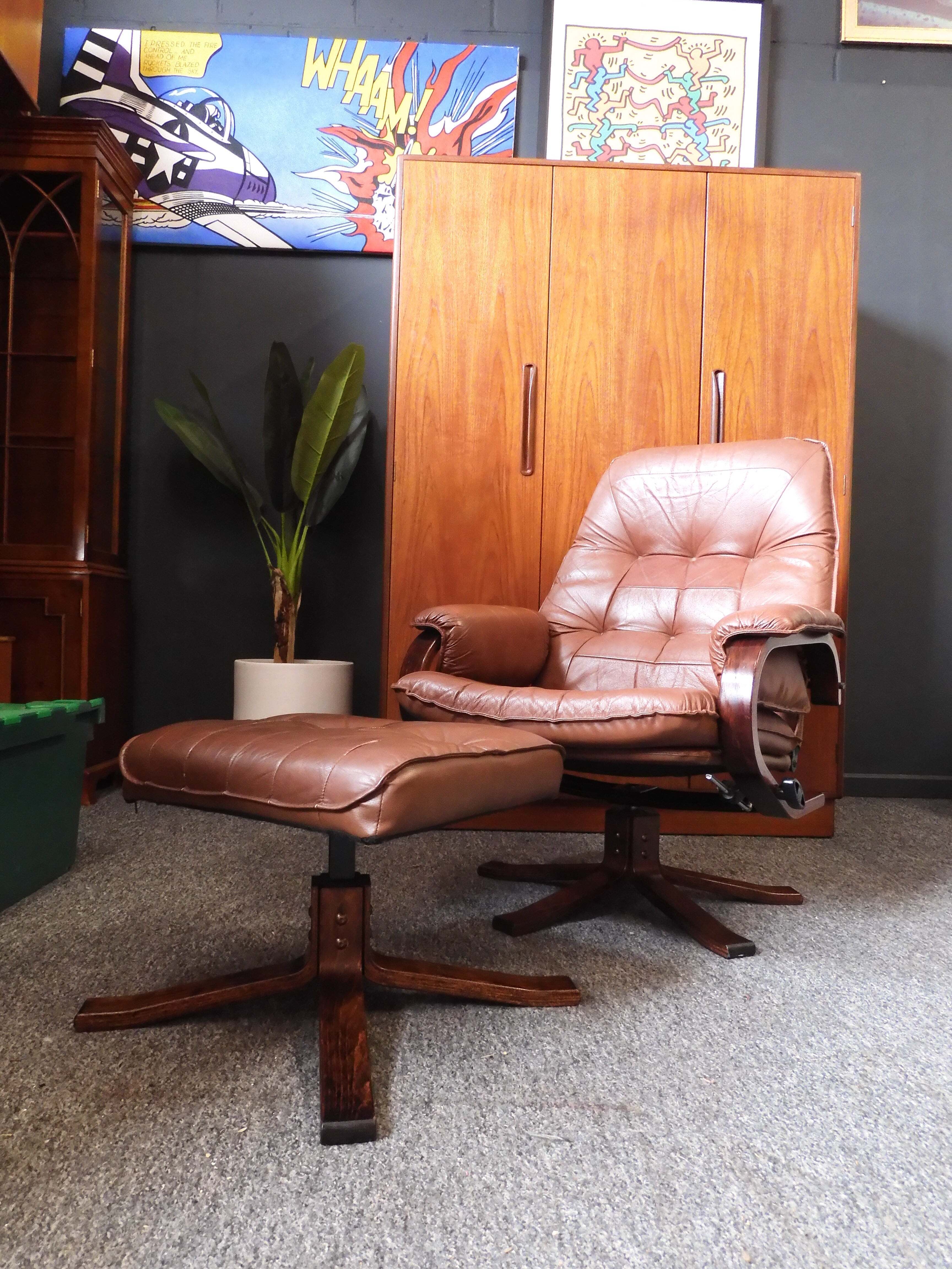 Unico Recliner Armchair And Ottoman In Teak And Leather – Denmark, 1960s/1970s