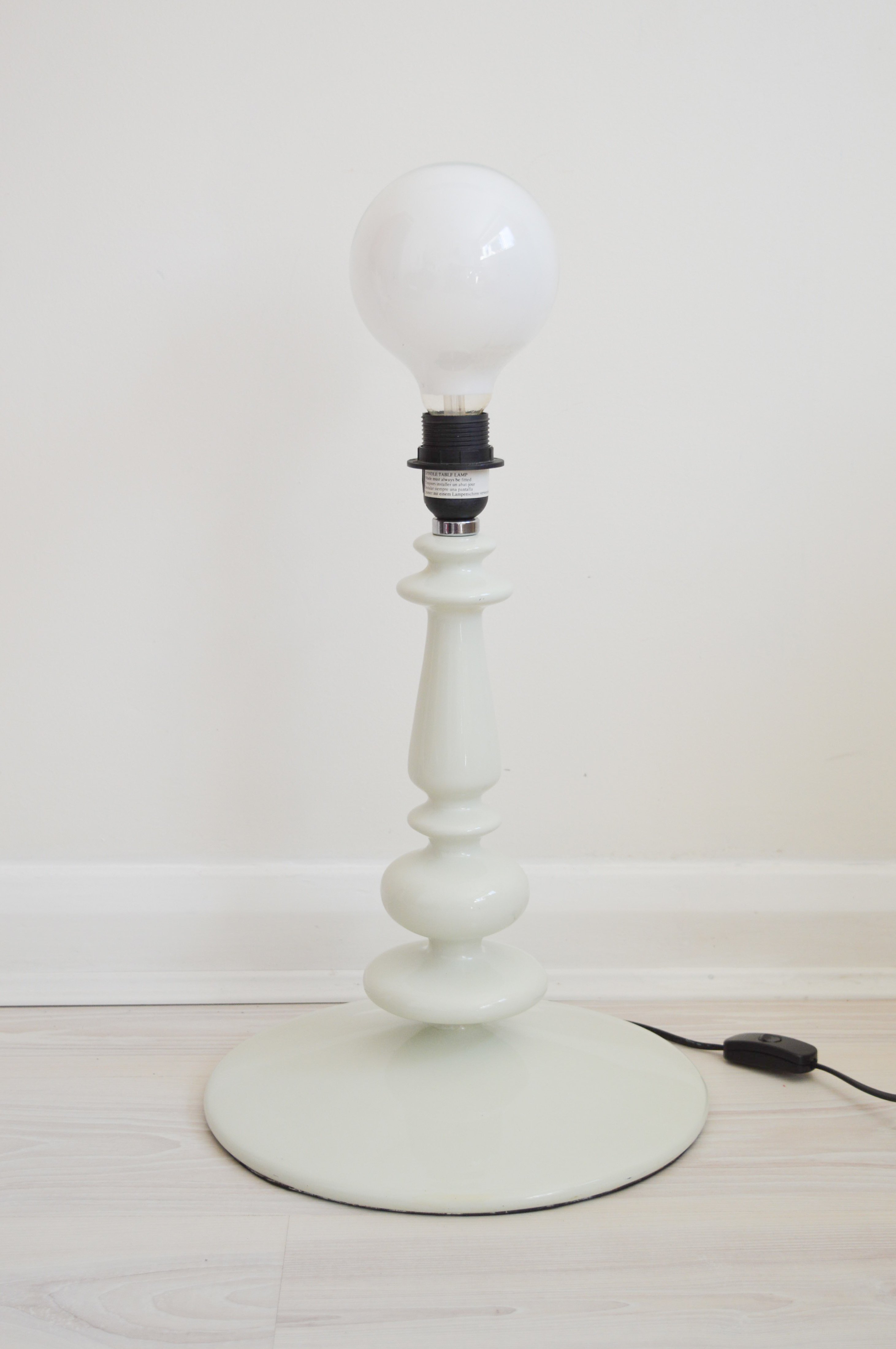 Retro Large Spindle Lamp Base White Retro Large Spindle Lamp Base White