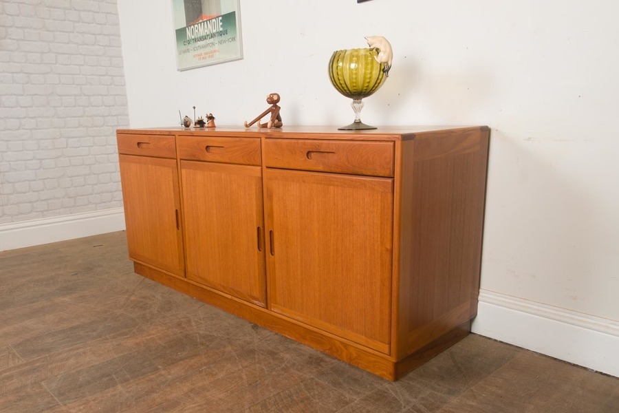Vintage Retro Mid Century Modern Danish Style Sideboard By Benny Linden Vinterior
