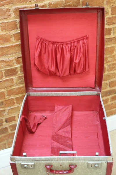 rev robe suitcase