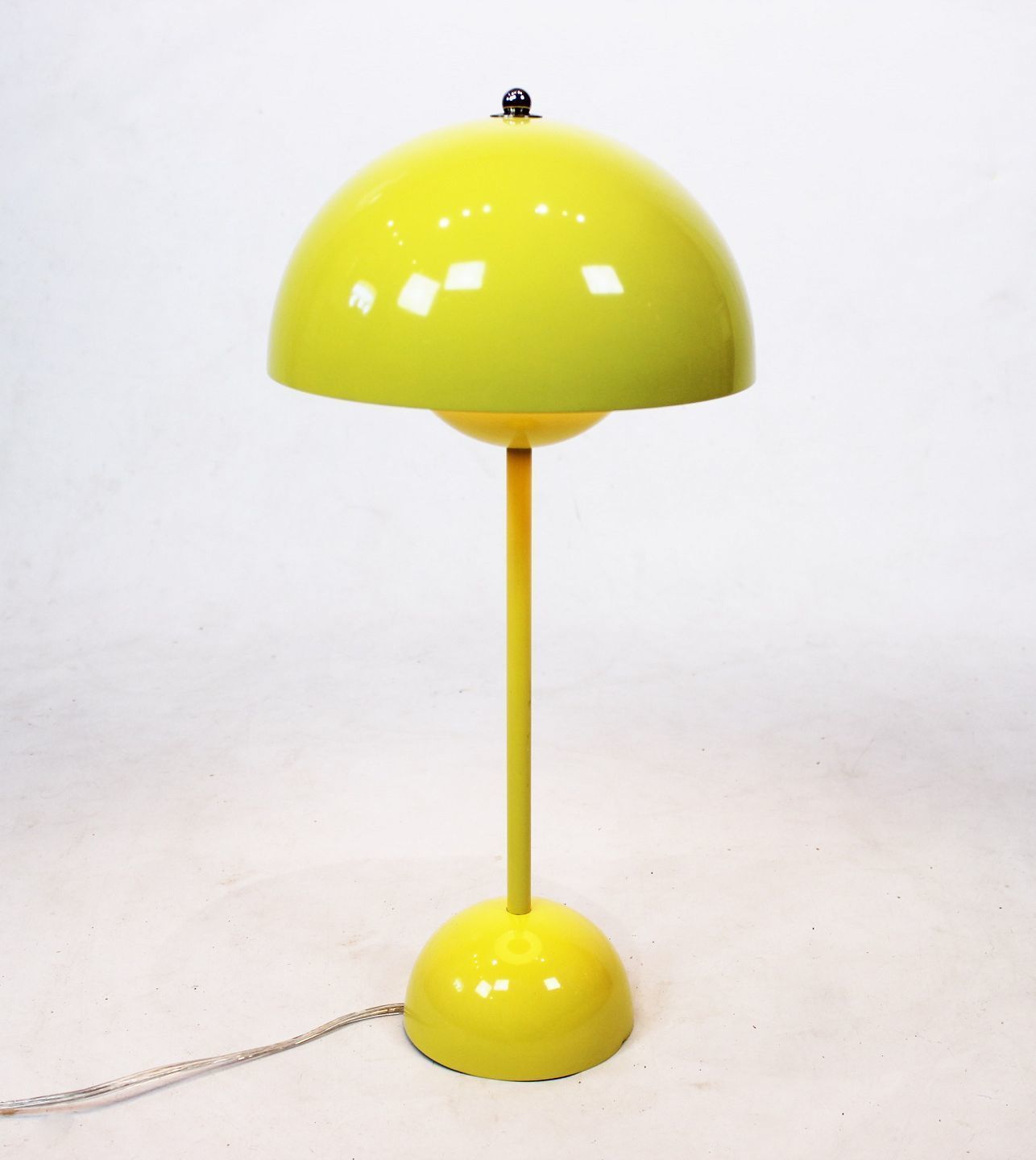 Flowerpot Table Lamp, Vp3, In Yellow Mid Century Flowerpot Table Lamp VP3