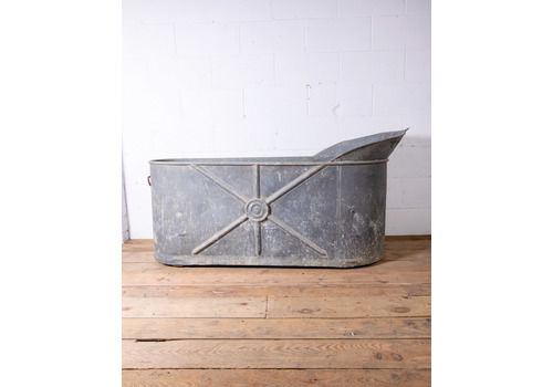 Zinc Slipper Bathtub
