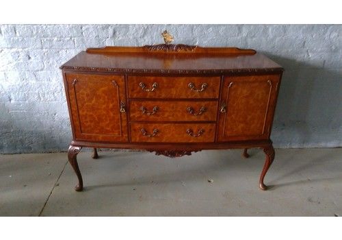Fine Quality Queen Anne Style Burl Walnut Sideboard Of Fine Rich Colour