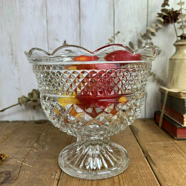 Cut Glass Footed Fruit Bowl, Centre Piece Vinterior