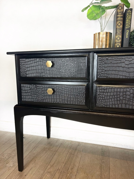 Stag Black Console Table/Dressing Table/ Media Sieboard photo furniture
